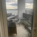 Cozy Apt With Balcony!