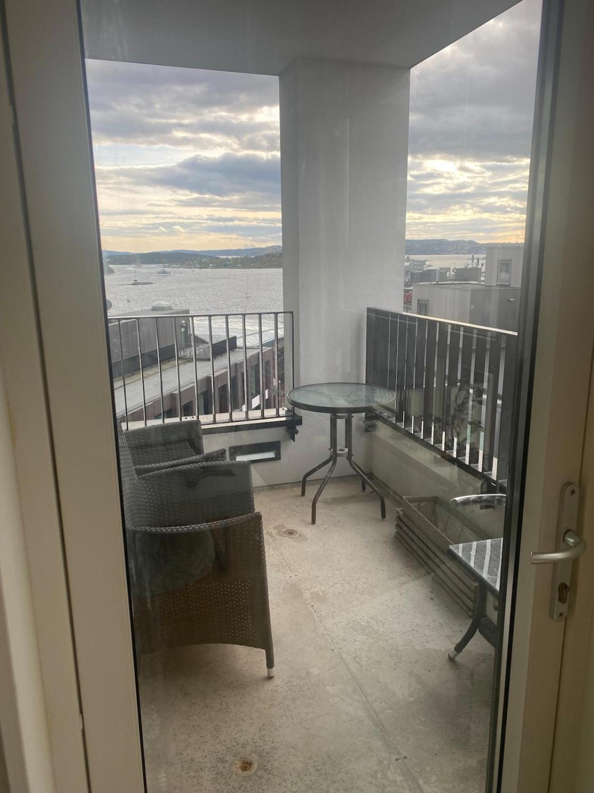 Cozy With Balcony! Apartamento Oslo